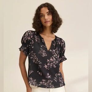 VELVET BY GRAHAM & SPENCER  Floral Leslie Top